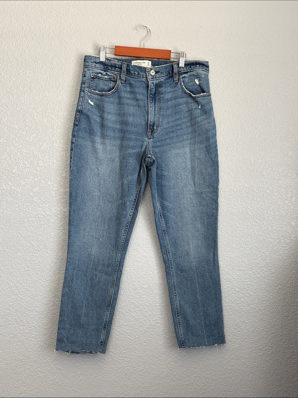 Straight-Leg Women's Jeans in Medium Blue Wash